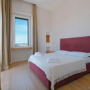 https://la-finestrella.barihotels.org